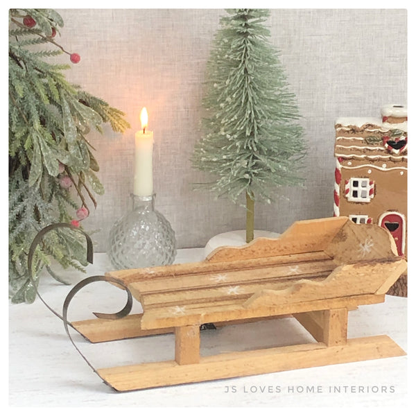 Wood sleigh